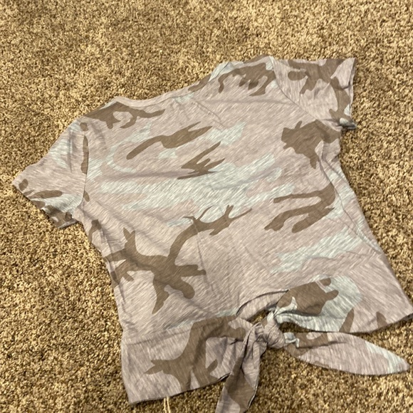 Top - Picture 2 of 4